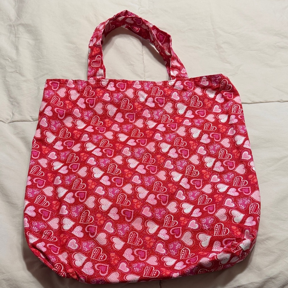 Chic Heart Patterned Tote Bag in Red and Pink